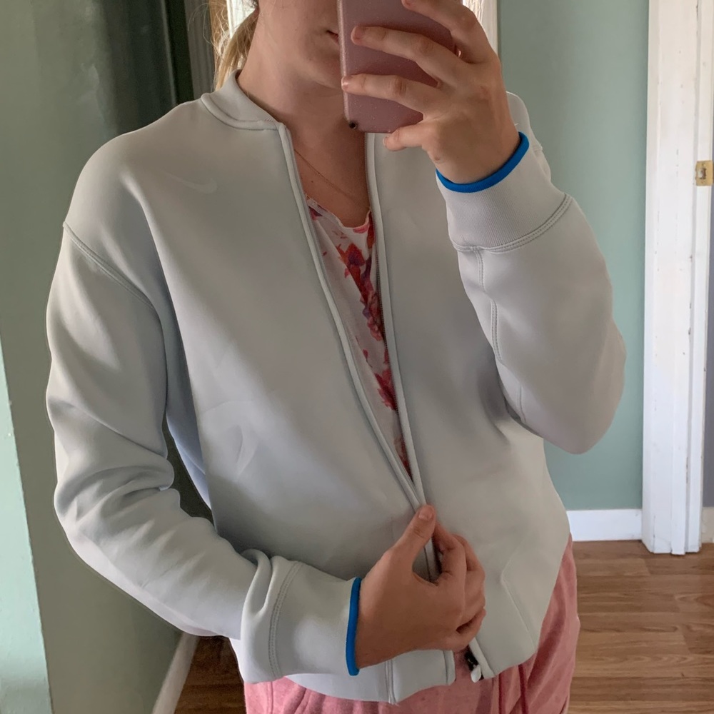 NWOT Light weight Nike running jacket - Picture 2 of 6